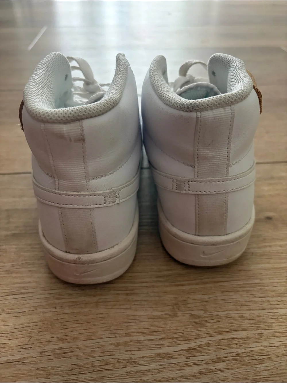 Women's White High-Top Nike Sneakers with Subtle Logo